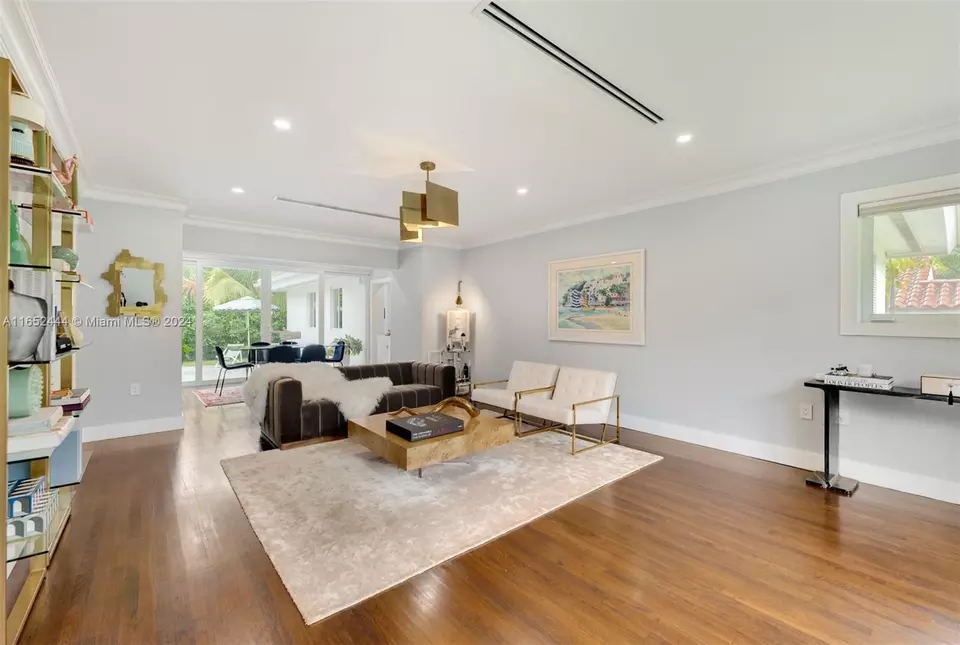 Living - 547 Giralda Ave, Coral Gables, FL 33134 photo 6 of 7