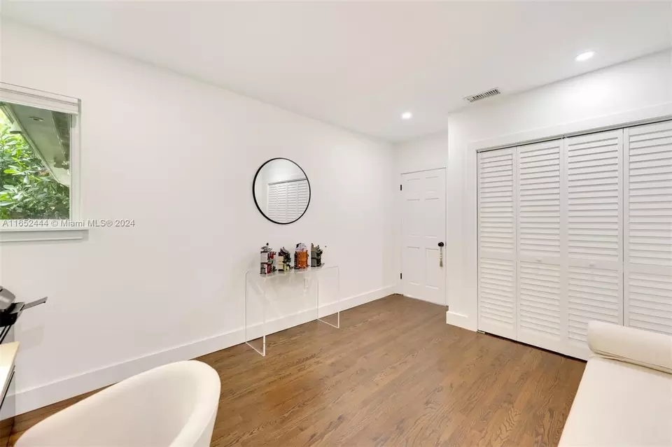 Bedroom - 547 Giralda Ave, Coral Gables, FL 33134 photo 4 of 4