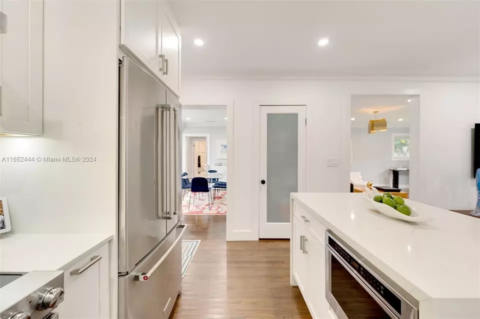 Kitchen - 547 Giralda Ave, Coral Gables, FL 33134 photo 2 of 4