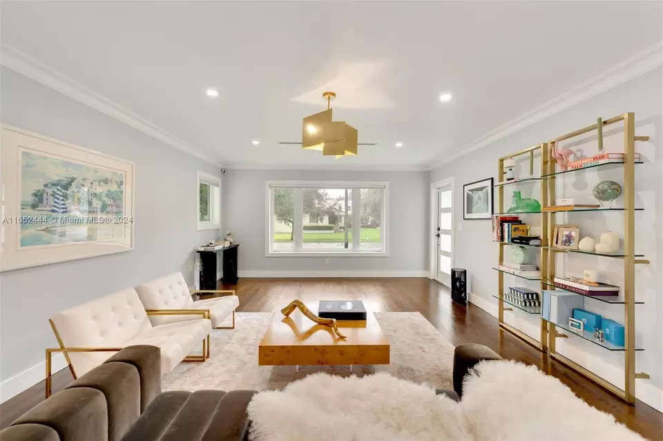 Living - 547 Giralda Ave, Coral Gables, FL 33134 photo 1 of 7