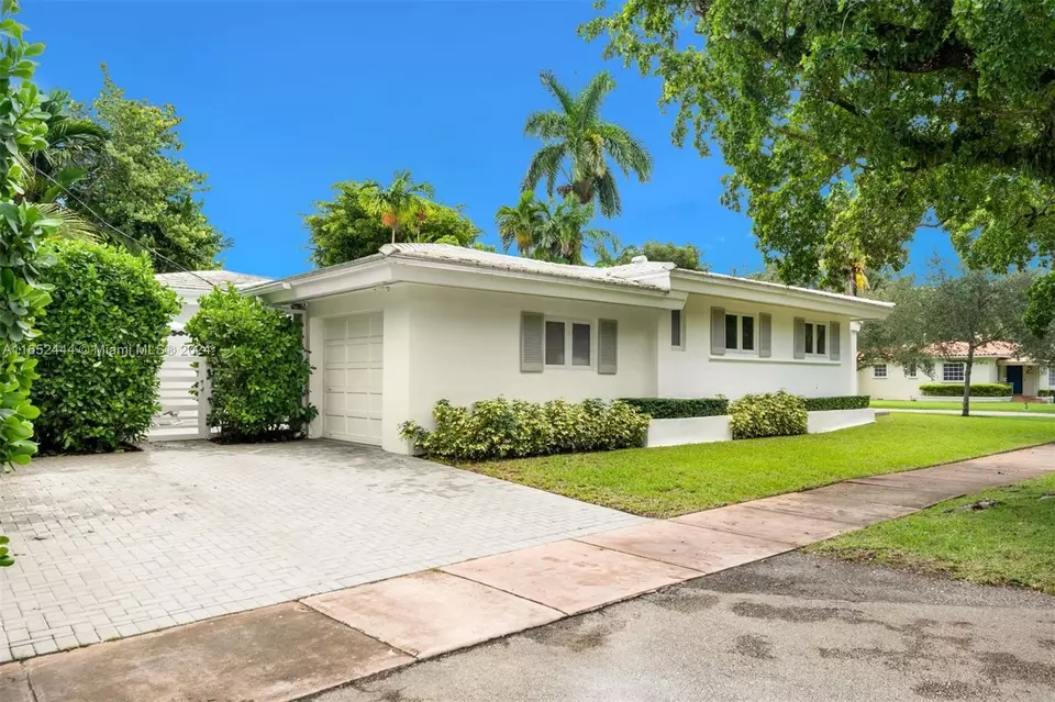 Exterior - 547 Giralda Ave, Coral Gables, FL 33134 photo 12 of 15
