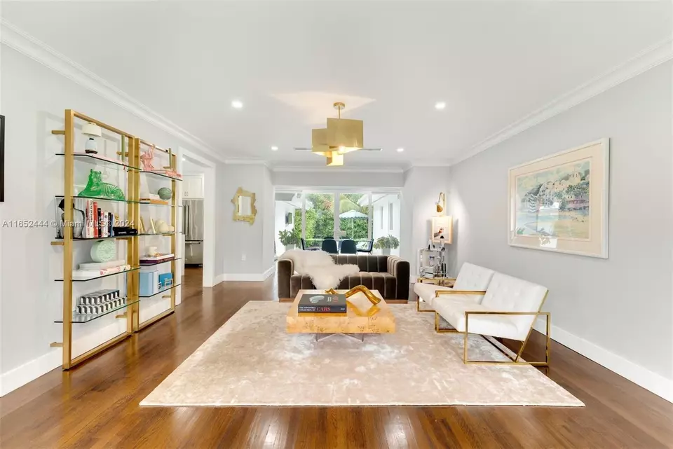 Living - 547 Giralda Ave, Coral Gables, FL 33134 photo 5 of 7