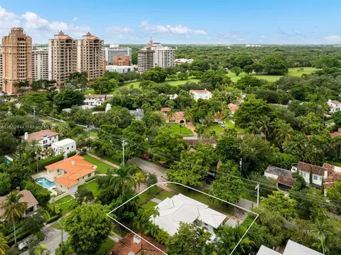 View/Area - 547 Giralda Ave, Coral Gables, FL 33134 photo 1 of 12