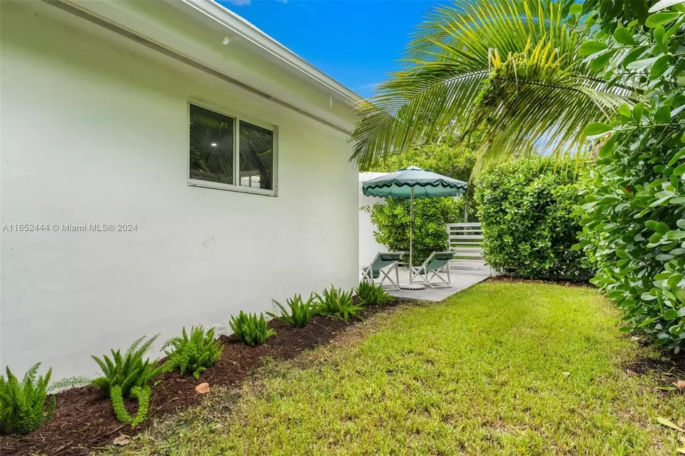 Exterior - 547 Giralda Ave, Coral Gables, FL 33134 photo 10 of 15