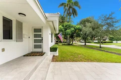 Exterior - 547 Giralda Ave, Coral Gables, FL 33134 photo 1 of 15
