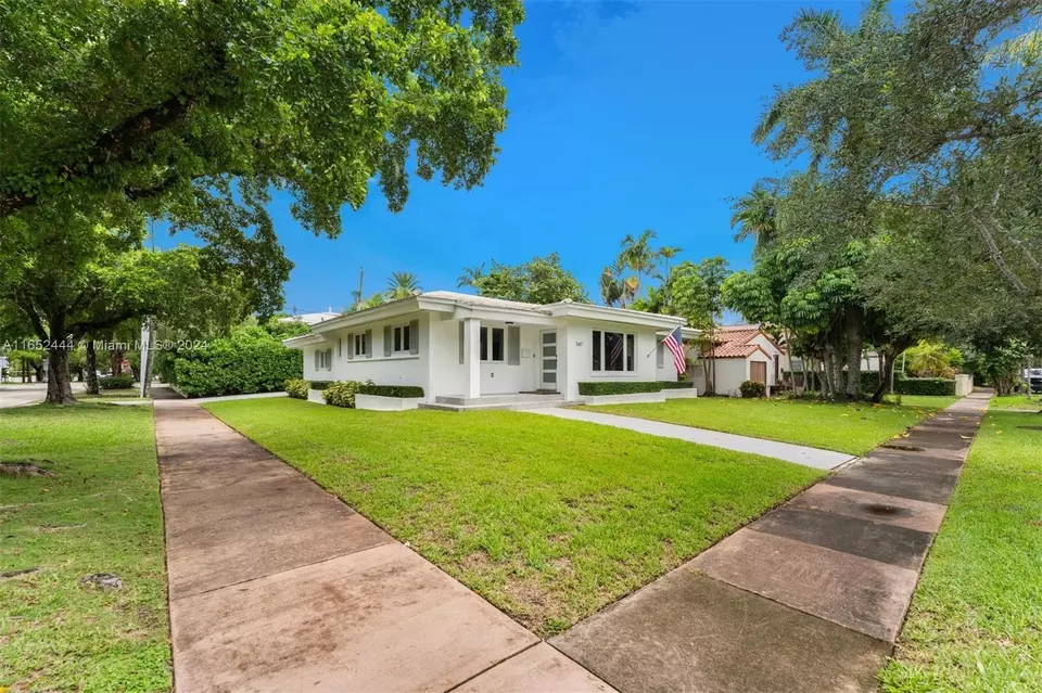 Exterior - 547 Giralda Ave, Coral Gables, FL 33134 photo 14 of 15