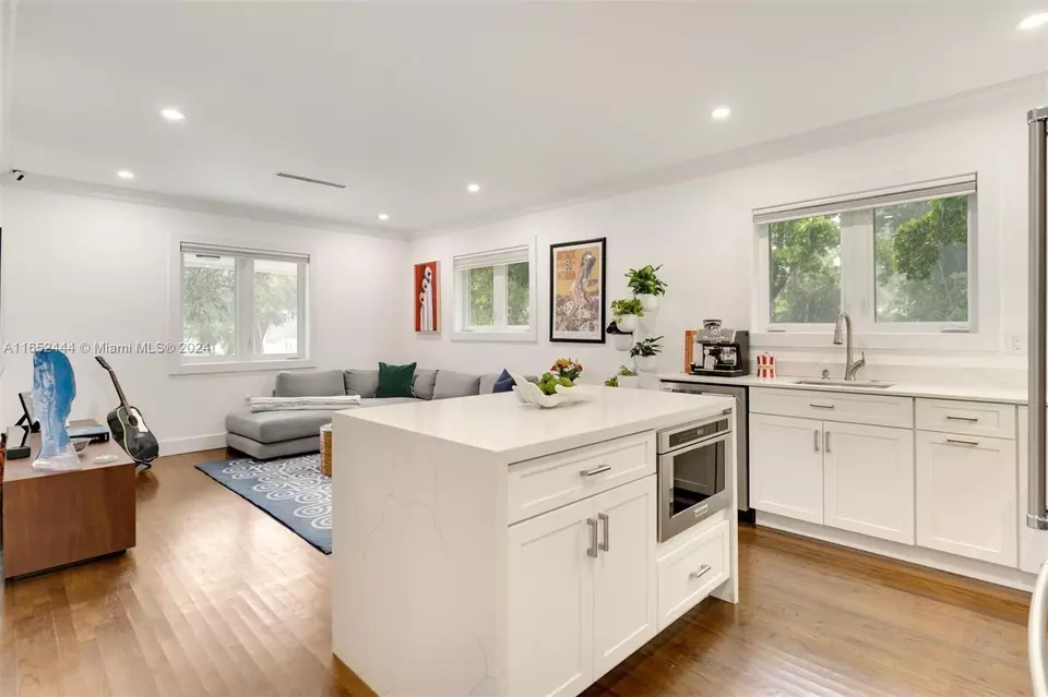 Kitchen - 547 Giralda Ave, Coral Gables, FL 33134 photo 3 of 4