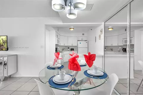 5225 Collins Ave #1514, Miami Beach, FL 33140