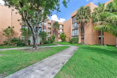 9410 W Flagler St #114, Miami, FL 33174