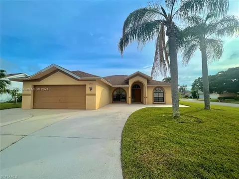 3911 3911 Maryann Way, Estero, FL 33928