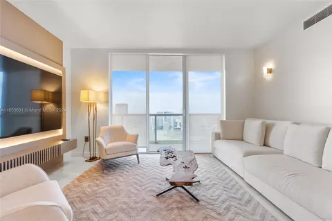 50 Biscayne Blvd #4411, Miami, FL 33132