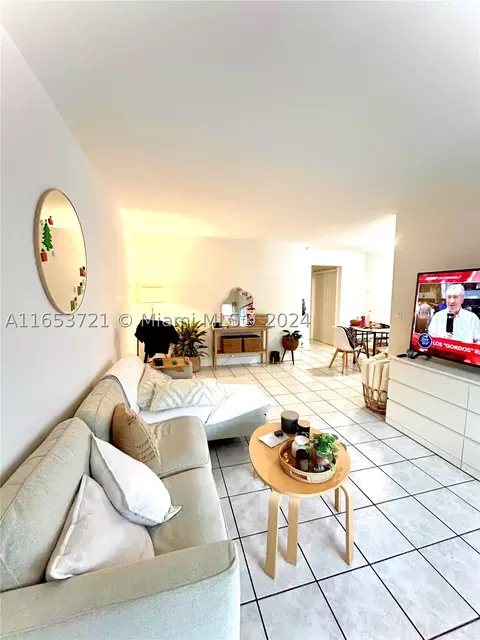 901 10th St #2, Miami Beach, FL 33139