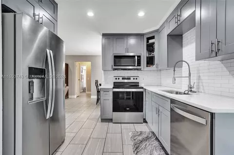 9617 NW 26th St, Sunrise, FL 33322