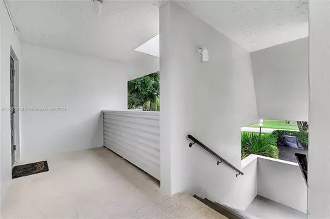 4017 N Cypress Dr #201, Pompano Beach, FL 33069