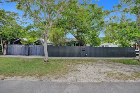 6773 S Waterway Dr, Miami, FL 33155