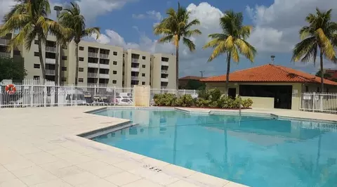 8145 NW 7th St #208, Miami, FL 33126