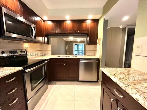 1048 NW 106th Ter #104, Pembroke Pines, FL 33026