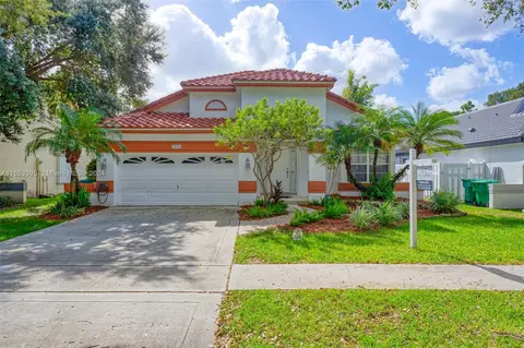 10362 Lima St, Hollywood, FL 33026