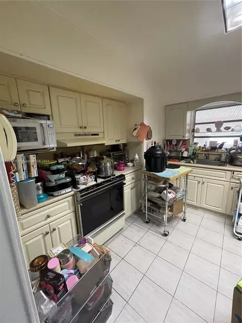 Kitchen - 150 W 60th St, Hialeah, FL 33012 photo 2 of 5