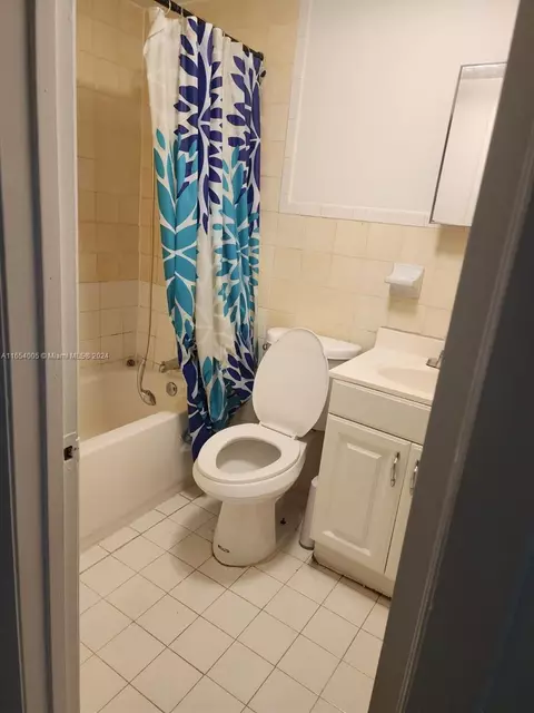 Bath - 150 W 60th St, Hialeah, FL 33012 photo 2 of 2