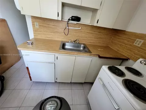 Kitchen - 150 W 60th St, Hialeah, FL 33012 photo 3 of 5