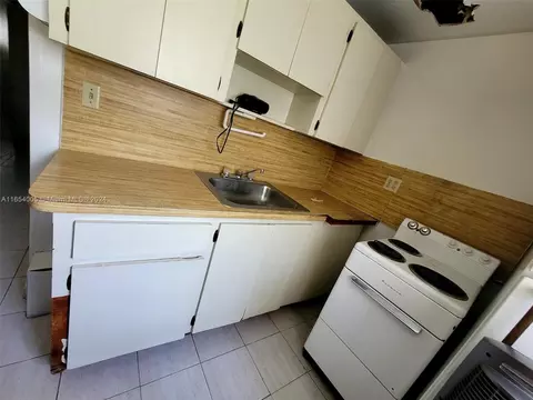 Kitchen - 150 W 60th St, Hialeah, FL 33012 photo 4 of 5