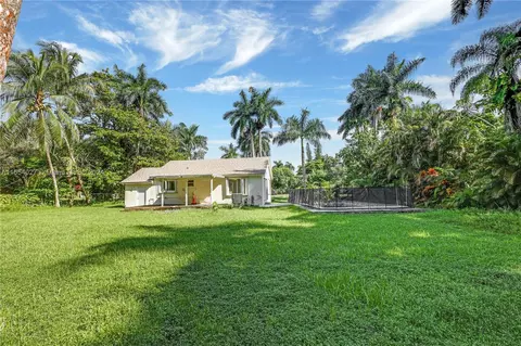 Exterior - 90 NE 158th St, Miami, FL 33162 photo 5 of 12