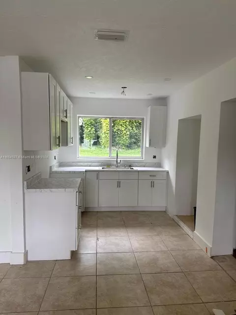 Kitchen - 90 NE 158th St, Miami, FL 33162 photo 1 of 3
