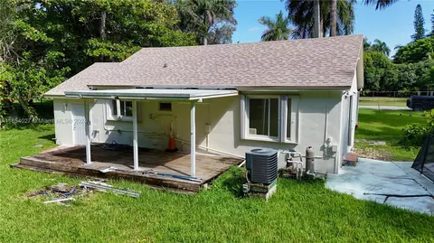 Exterior - 90 NE 158th St, Miami, FL 33162 photo 11 of 12
