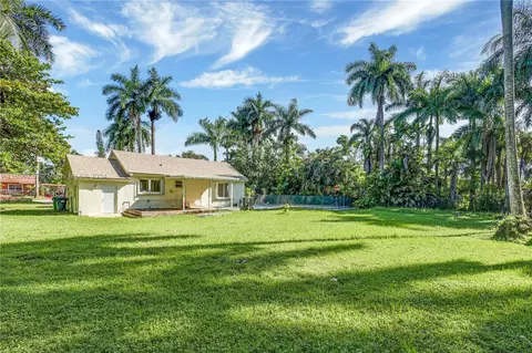 Exterior - 90 NE 158th St, Miami, FL 33162 photo 4 of 12