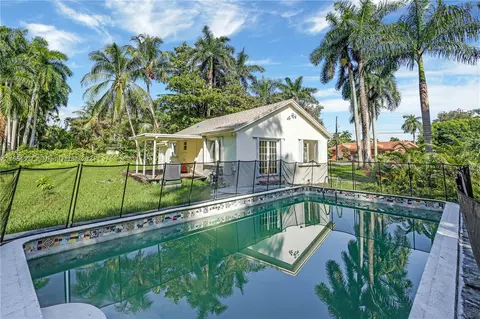 Exterior - 90 NE 158th St, Miami, FL 33162 photo 8 of 12