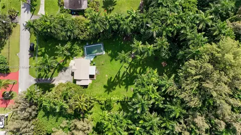 View/Area - 90 NE 158th St, Miami, FL 33162 photo 4 of 13