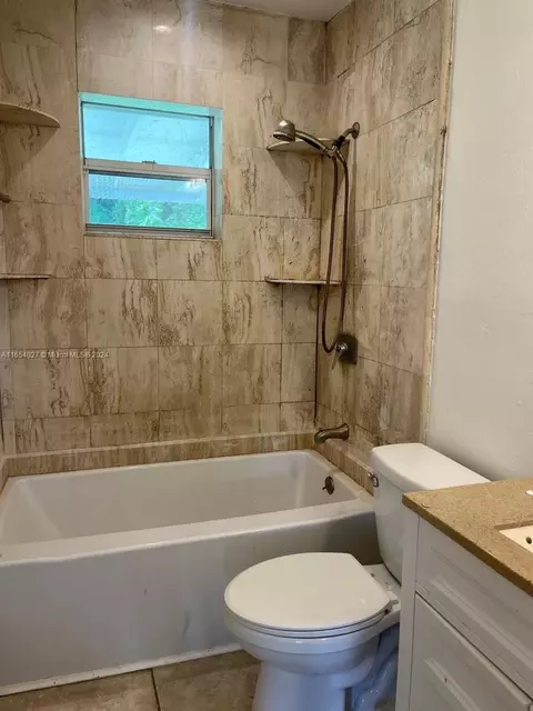 Bath - 90 NE 158th St, Miami, FL 33162 photo 1 of 1
