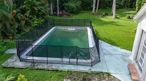 Exterior - 90 NE 158th St, Miami, FL 33162 photo 9 of 12