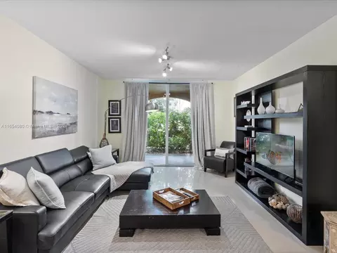 19555 E Country Club Dr #8105, Aventura, FL 33180