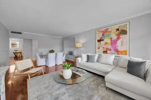 90 Edgewater Dr #201, Coral Gables, FL 33133