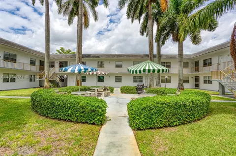 6211 SW 37th St #202, Davie, FL 33314