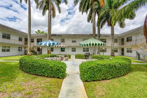 6211 SW 37th St #202, Davie, FL 33314