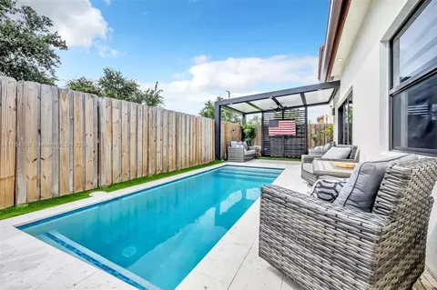 208 NE 23rd Ter, Homestead, FL 33033