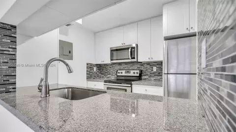 440 W Park Dr #102-8, Miami, FL 33172