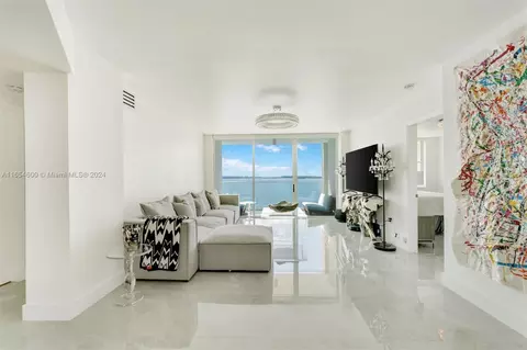 800 Claughton Island Dr #1002, Miami, FL 33131