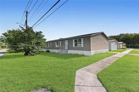 21431 NW 3rd St, Pembroke Pines, FL 33029