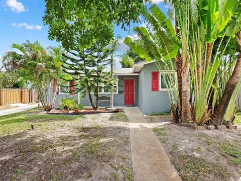 2021 N 49th Ave, Hollywood, FL 33021