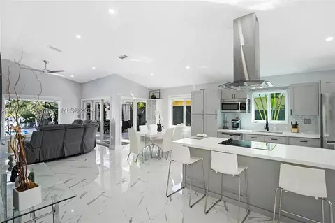 15433 SW 47th Ter, Miami, FL 33185
