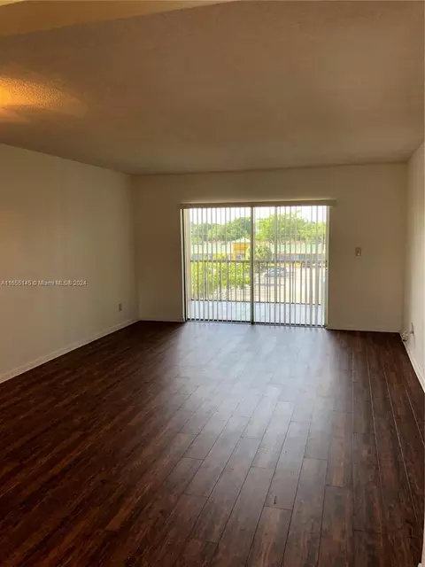 1000 Country Club Dr #404, Margate, FL 33063