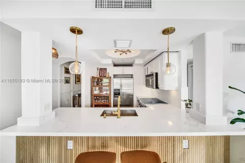 1040 10th St #304, Miami Beach, FL 33139