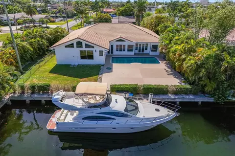 543 Hibiscus Dr, Hallandale Beach, FL 33009