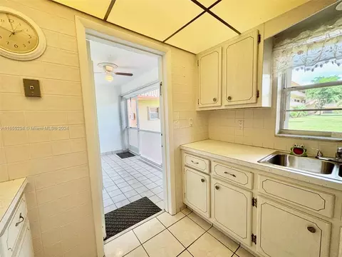 Kitchen - 5300 Washington St #E109, Hollywood, FL 33021 photo 4 of 4