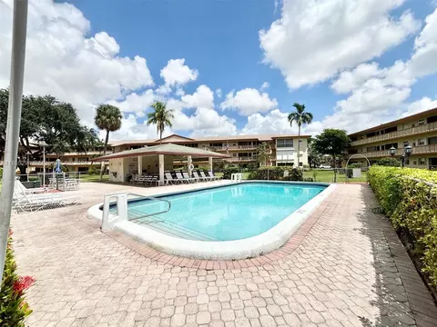 Exterior - 5300 Washington St #E109, Hollywood, FL 33021 photo 3 of 6