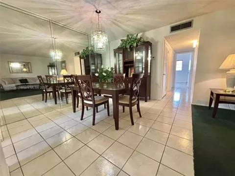 Dining - 5300 Washington St #E109, Hollywood, FL 33021 photo 3 of 7